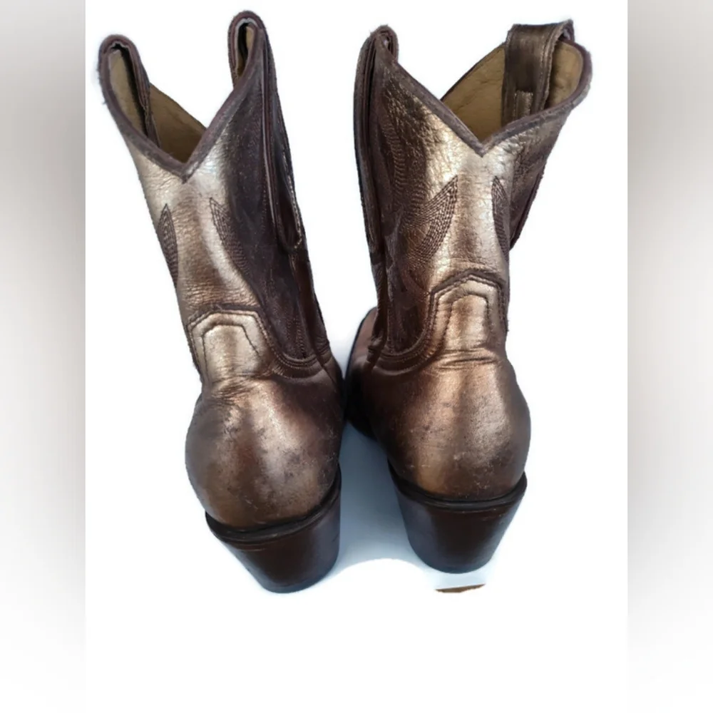Idyllwind short gold/ bronze cowboy Boots size 10 boot barn